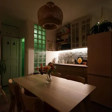 Skyline Apartment *